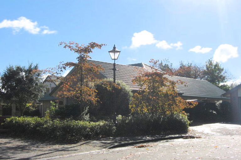 Photo of property in 37 Acorn Close, Waltham, Christchurch, 8023