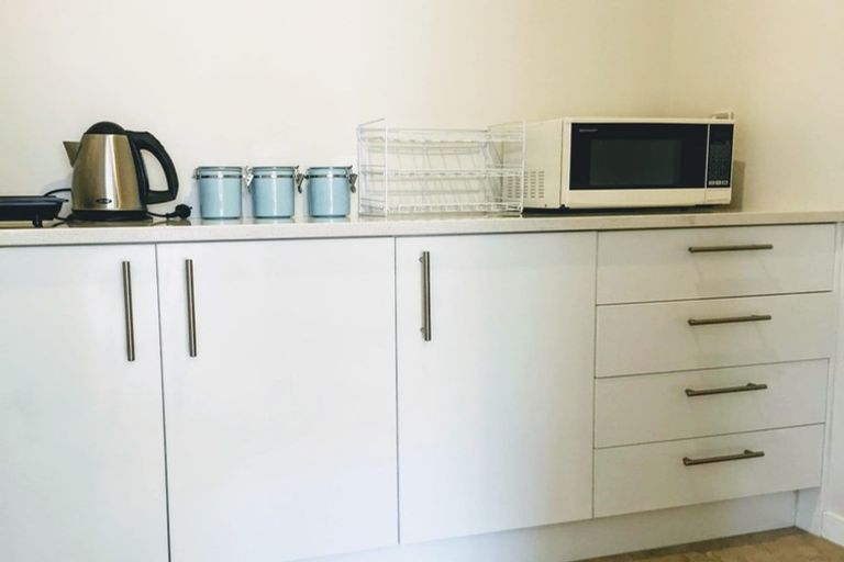 Photo of property in 30a Schnapper Rock Road, Schnapper Rock, Auckland, 0632