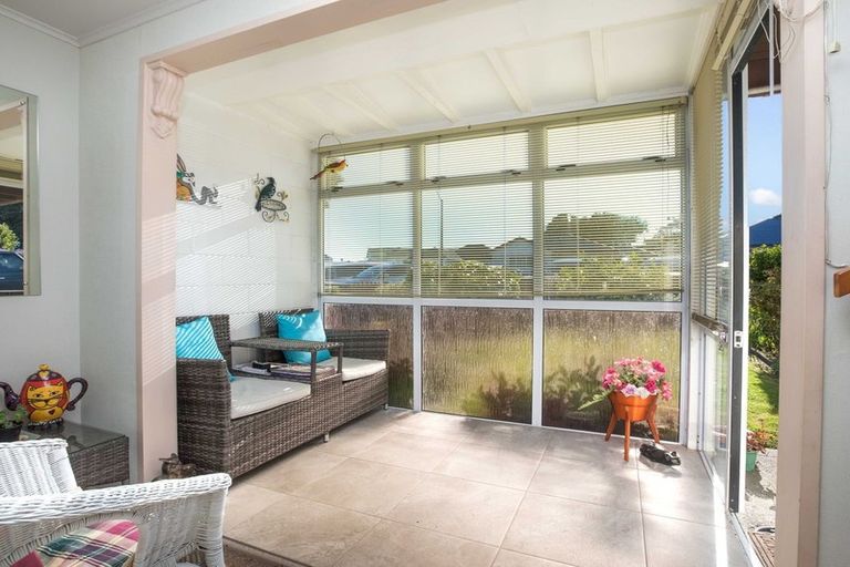 Photo of property in 3b Whitehouse Road, Titahi Bay, Porirua, 5022