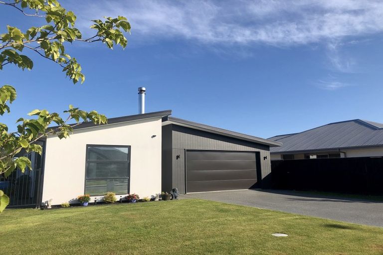 Photo of property in 28 Tara Crescent, Woodend, 7610