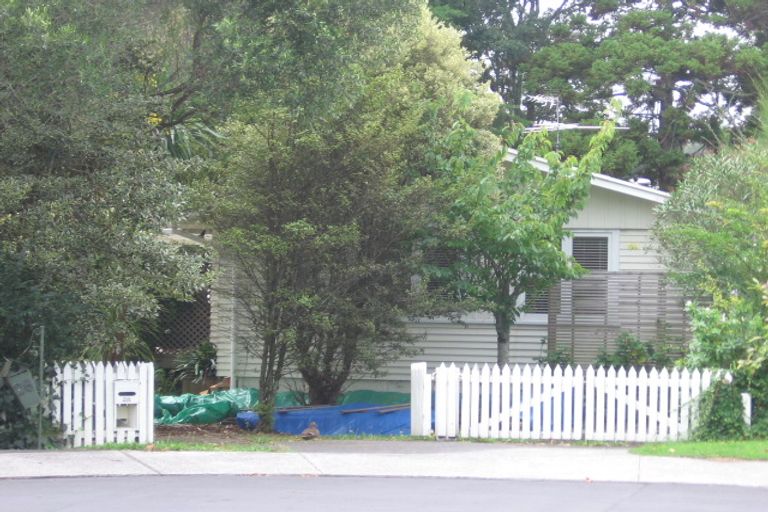 Photo of property in 28 Sunray Avenue, Titirangi, Auckland, 0604