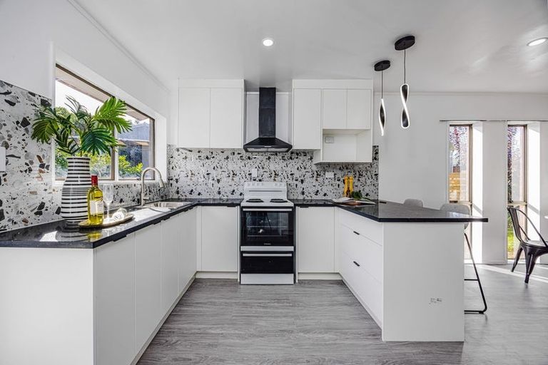 Photo of property in 2/29 Trentham Road, Papakura, 2110