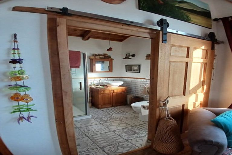 Photo of property in 102 Beach Road, Onerahi, Whangarei, 0110