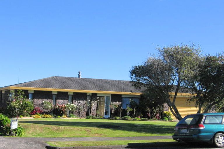 Photo of property in 51 Goodwood Drive, Goodwood Heights, Auckland, 2105