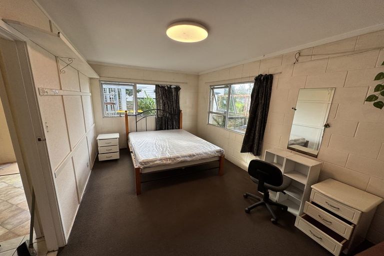 Photo of property in 84 Glencoe Road, Browns Bay, Auckland, 0630