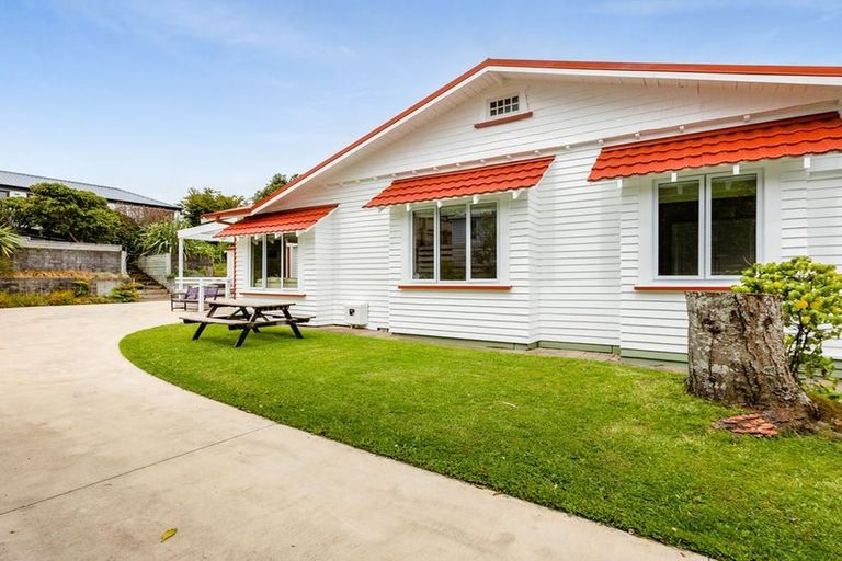Photo of property in 4 Price Street, Westown, New Plymouth, 4310