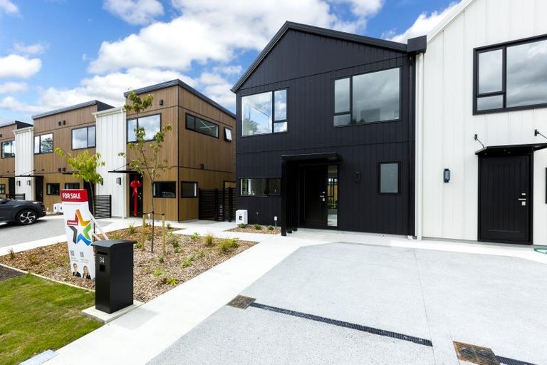 Photo of property in 34 Dahl Drive, Wallaceville, Upper Hutt, 5018