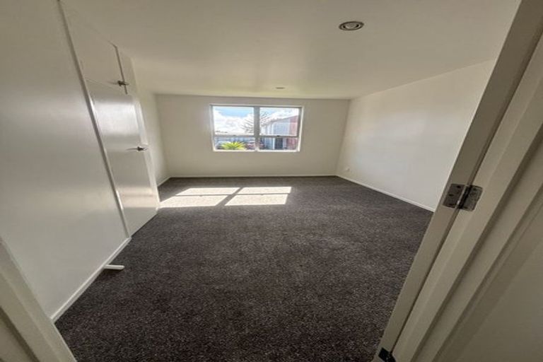 Photo of property in 2 Arnhem Place, Pukekohe, 2120