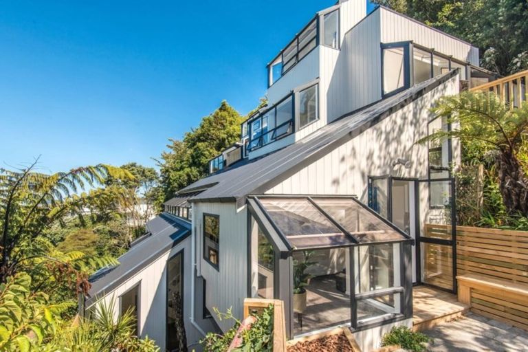 Photo of property in 33 Homebush Road, Khandallah, Wellington, 6035