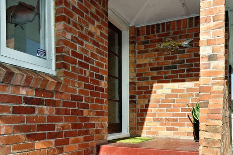 Photo of property in 38 Pine Avenue, Henderson, Auckland, 0612