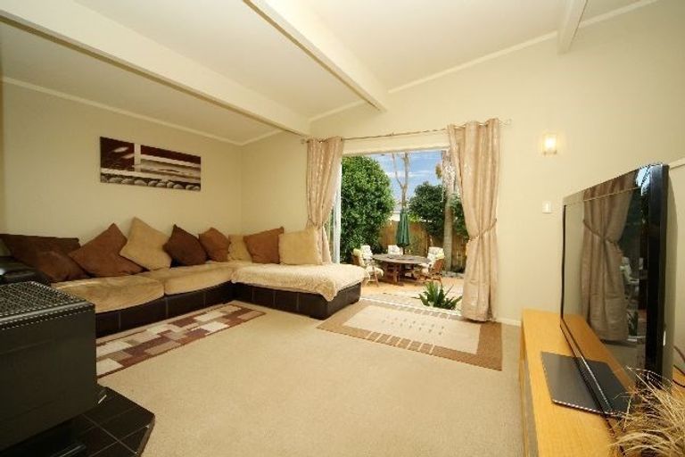 Photo of property in 48 Knightsbridge Drive, Forrest Hill, Auckland, 0620