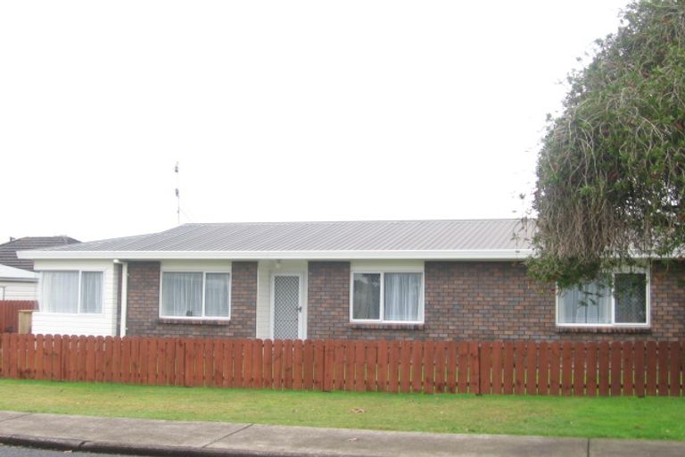 Photo of property in 2/9 Alexander Street, Papakura, 2110