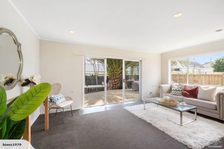 Photo of property in 2/10 Glennandrew Drive, Half Moon Bay, Auckland, 2012