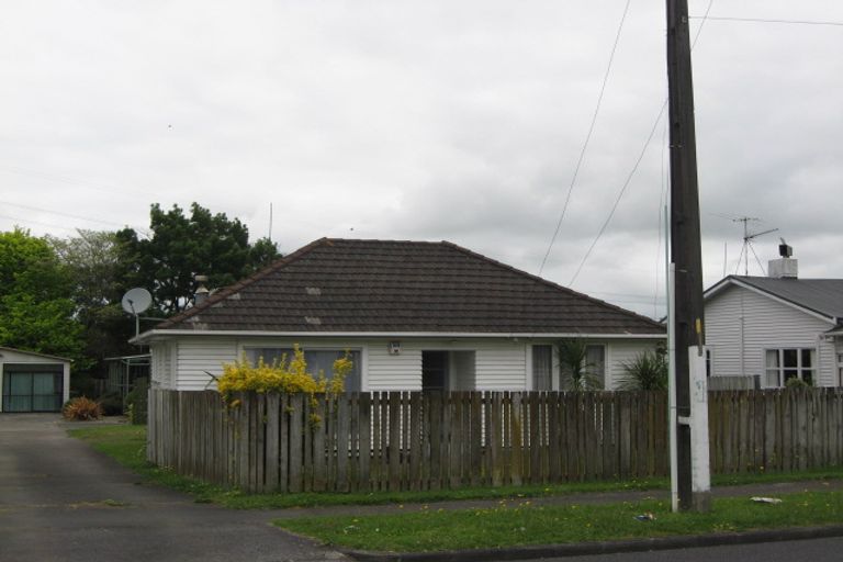Photo of property in 12b Graham Road, Conifer Grove, Takanini, 2112