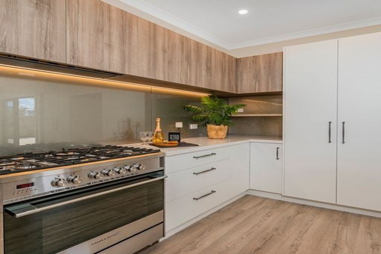 Photo of property in 16 Awatea Drive, Whitianga, 3510