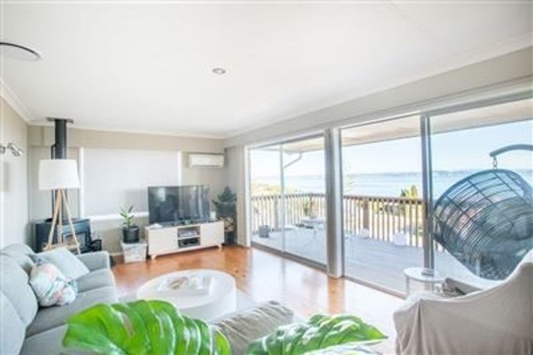 Photo of property in 57 Pacific Parade, Army Bay, Whangaparaoa, 0930