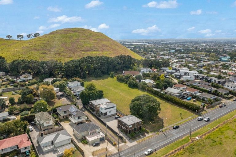 Photo of property in 2/141 Wallace Road, Mangere Bridge, Auckland, 2022