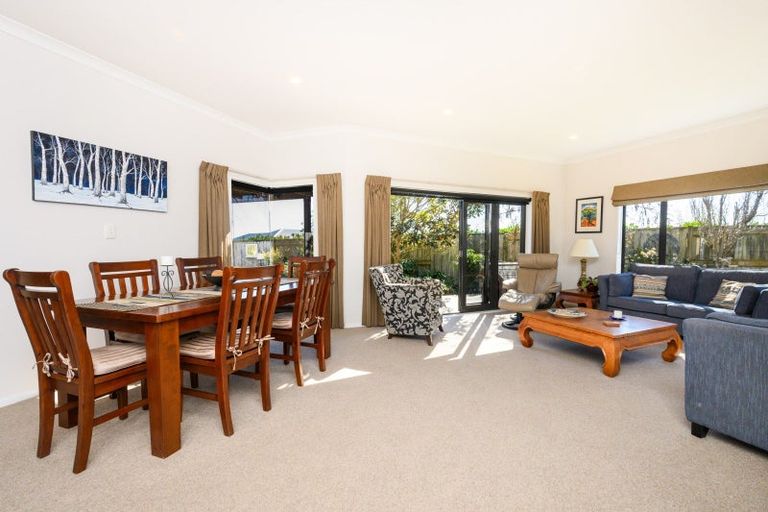 Photo of property in 48 Johnstone Drive, Fitzherbert, Palmerston North, 4410