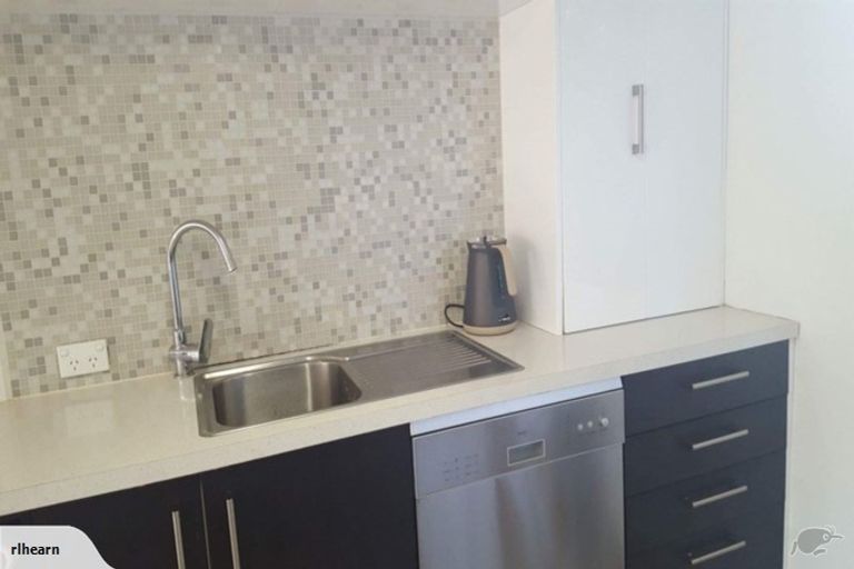 Photo of property in 2/6 Murray Road, Te Atatu Peninsula, Auckland, 0610