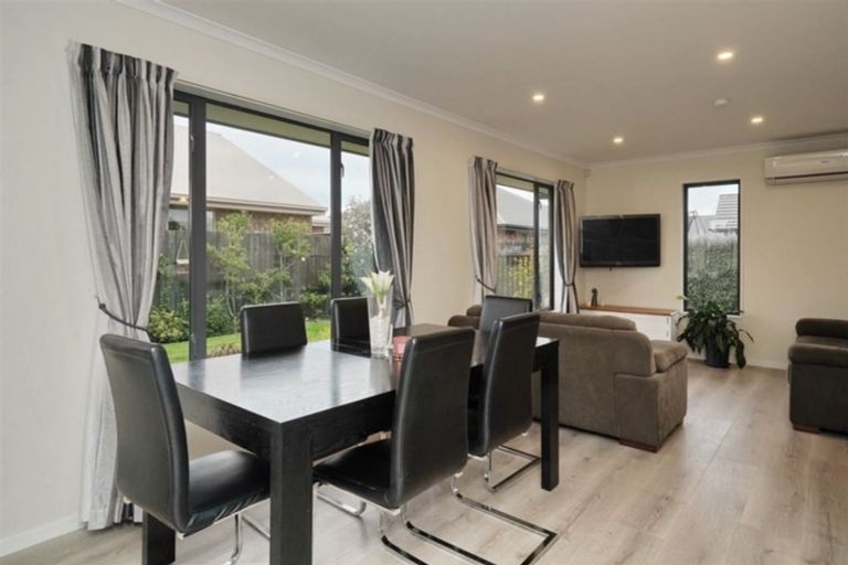 Photo of property in 16a Highwood Lane, Burnside, Christchurch, 8053