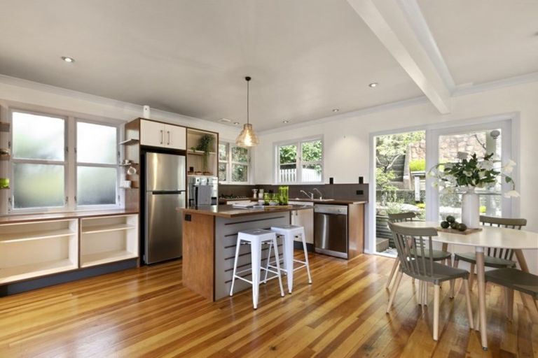 Photo of property in 121 Wainuiomata Road, Wainuiomata, Lower Hutt, 5014