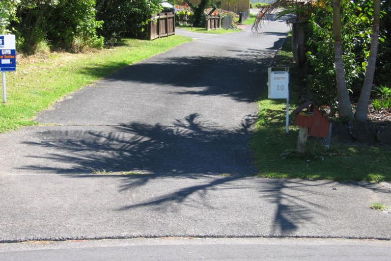 Photo of property in 1/10 Serrata Place, Browns Bay, Auckland, 0630