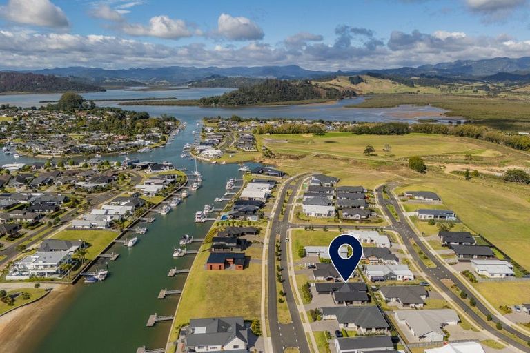 Photo of property in 18 Awatea Drive, Whitianga, 3510