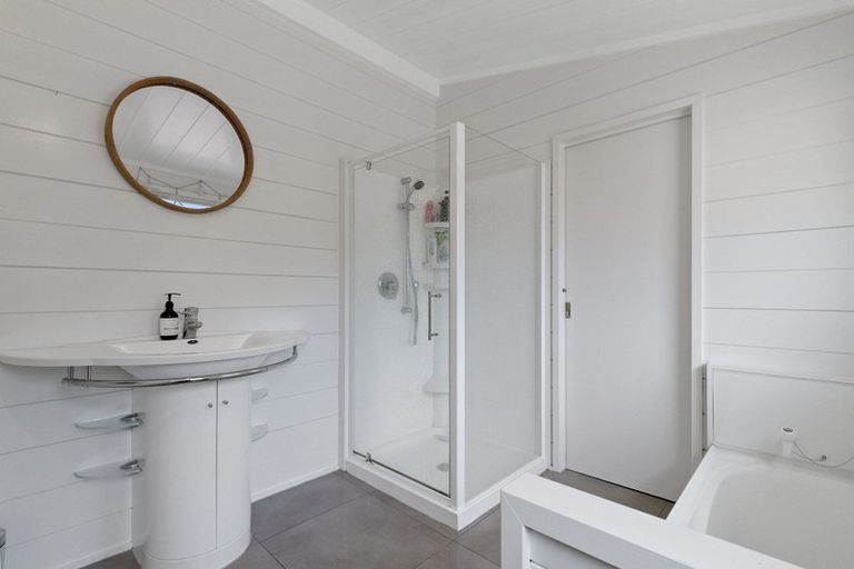 Photo of property in 1 Holland Close, Pauanui, Hikuai, 3579