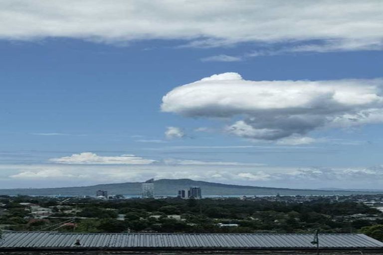 Photo of property in 1/37 Coronation Road, Hillcrest, Auckland, 0627