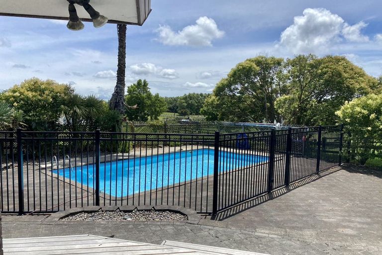 Photo of property in 143 Hamlin Road, Ardmore, Papakura, 2582