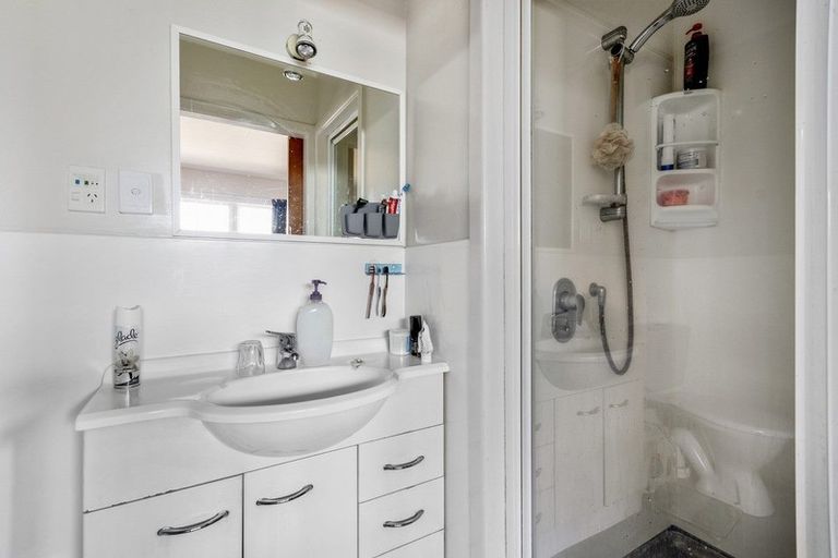 Photo of property in 37 Mcinnes Road, Weymouth, Auckland, 2103