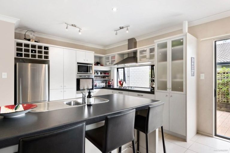 Photo of property in 52 Stranraer Crescent, Wattle Downs, Auckland, 2103