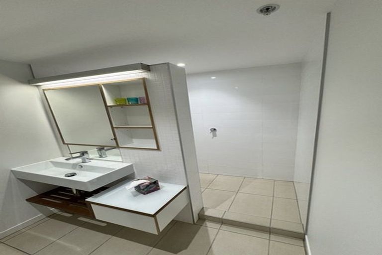 Photo of property in Piermont Apartments, 2b/82 Cable Street, Te Aro, Wellington, 6011