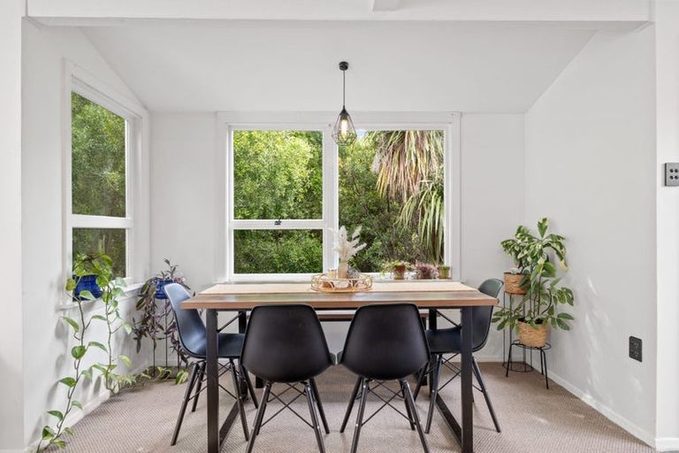 Photo of property in 9 Esher Place, Saint Martins, Christchurch, 8022