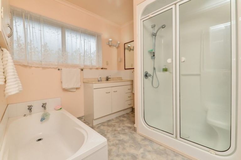 Photo of property in 18 Gilbass Avenue, Hamilton Lake, Hamilton, 3204