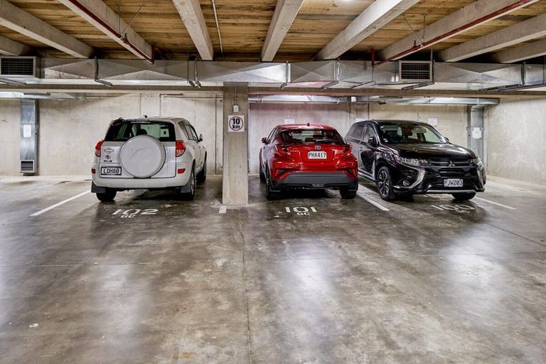 Photo of property in Montreaux, 164 The Terrace, Wellington Central, Wellington, 6011