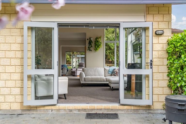 Photo of property in 31 Te Puia Drive, Aotea, Porirua, 5024