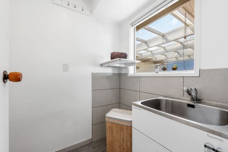 Photo of property in 10 Borrowdace Avenue, Botany Downs, Auckland, 2010