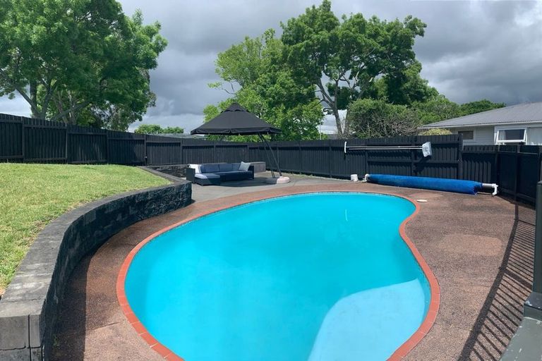 Photo of property in 10 Yeoman Place, Howick, Auckland, 2014