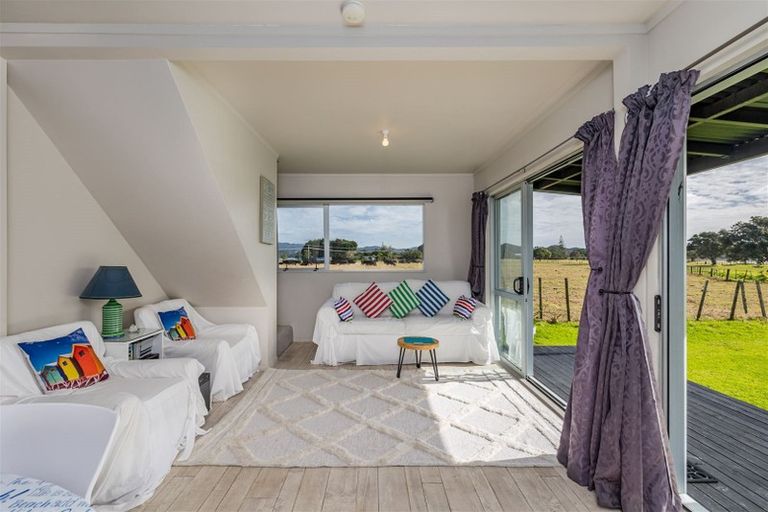 Photo of property in 847 Whangaruru North Road, Whangaruru, Russell, 0184