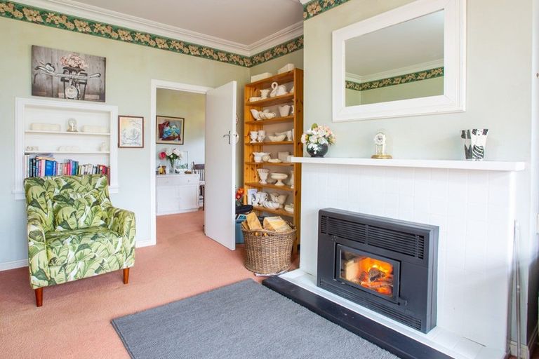 Photo of property in 47 Queen Street, Dannevirke, 4930