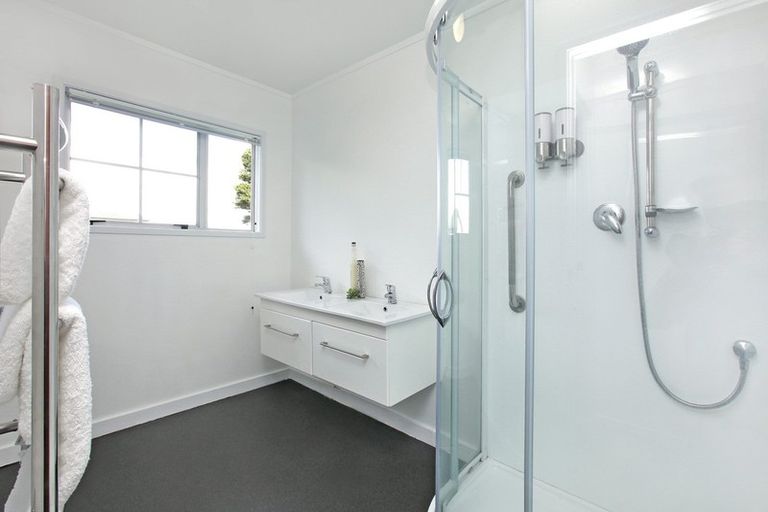 Photo of property in 2/16 Jutland Road, Hauraki, Auckland, 0622