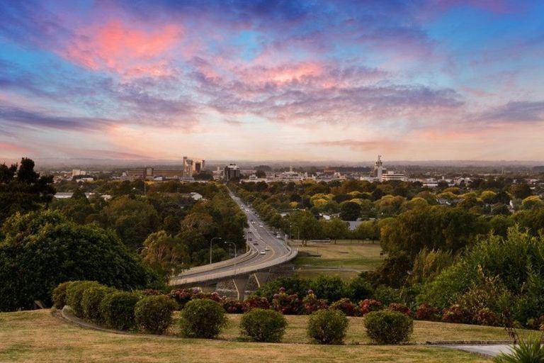 Photo of property in 27 The Strand, Fitzherbert, Palmerston North, 4410