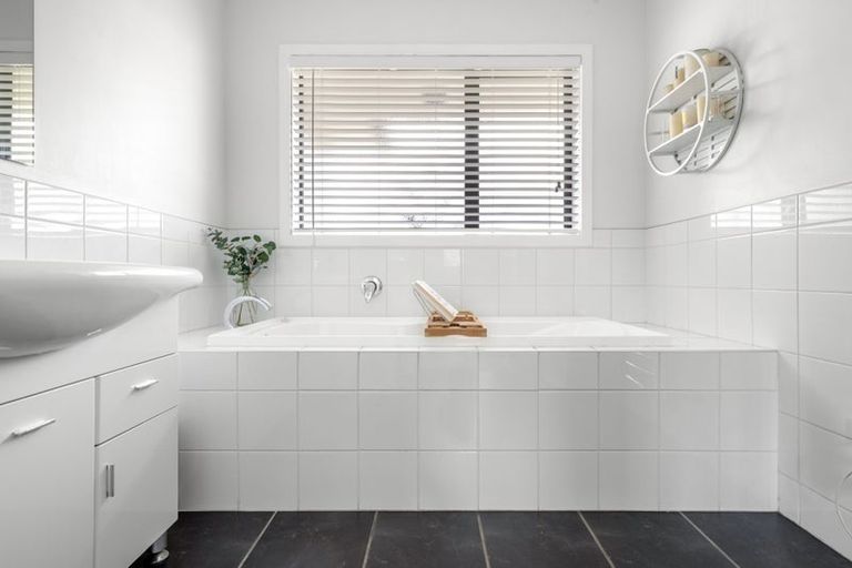 Photo of property in 1 Whitford Place, Rototuna North, Hamilton, 3210