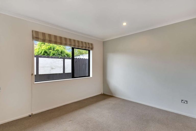 Photo of property in 21 Mandalay Place, Waiuku, 2123