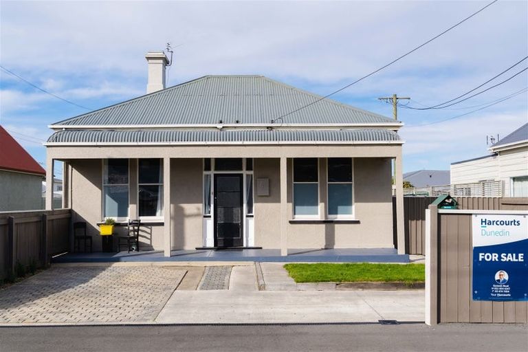 Photo of property in 73 Oxford Street, South Dunedin, Dunedin, 9012