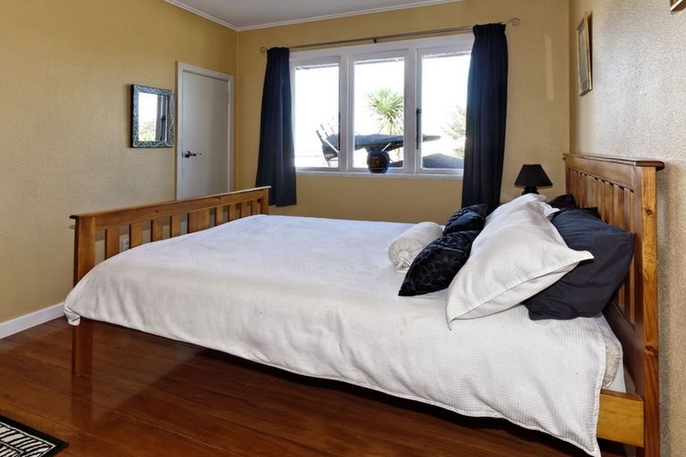 Photo of property in 38 Pine Avenue, Henderson, Auckland, 0612