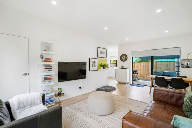 Photo of property in 66c Donovan Avenue, Massey, Auckland, 0614