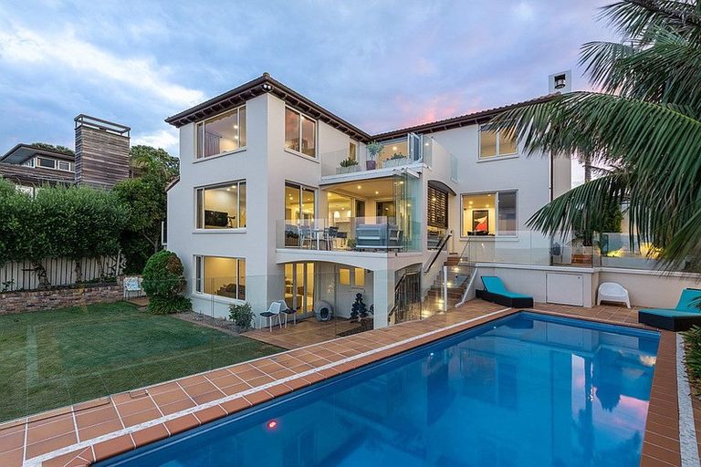 Photo of property in 375 Beach Road, Mairangi Bay, Auckland, 0630