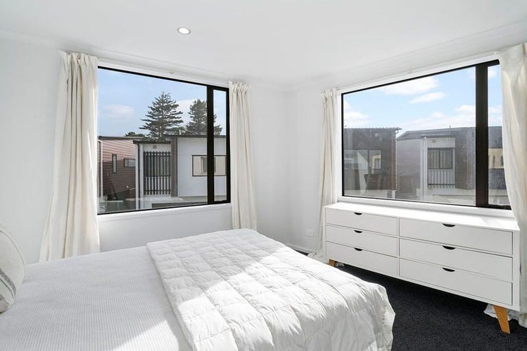 Photo of property in 24 Frank Gill Road, Hobsonville, Auckland, 0616